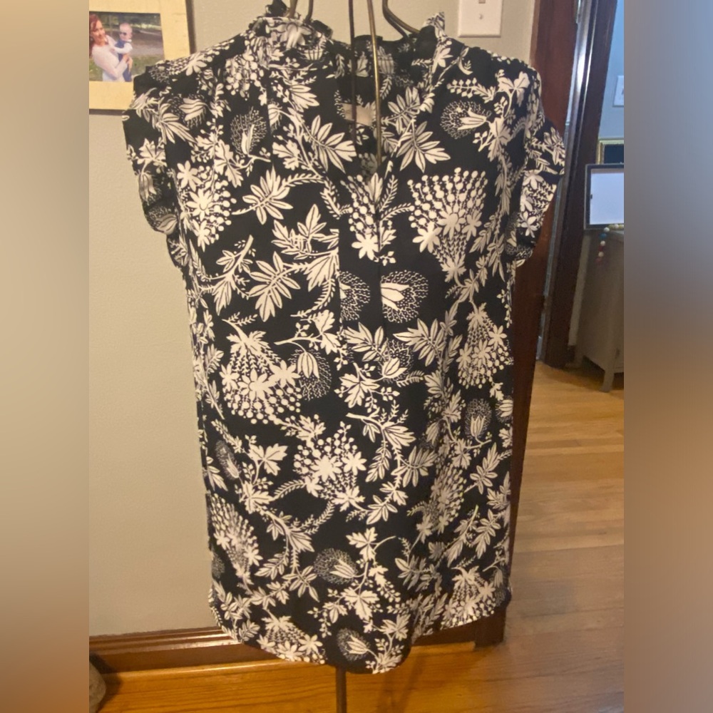 Loft large black and white top